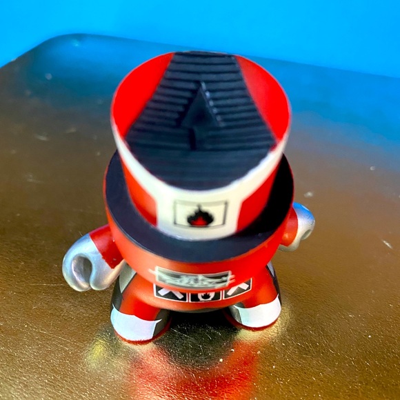 KIDROBOT FATCAP SERIES 1 ARTIST ZETA 2006 RED CHARACTER 2” - Picture 12 of 12